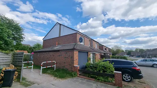 Vermietete Einfamilien-Doppelhaushälfte mit Garage