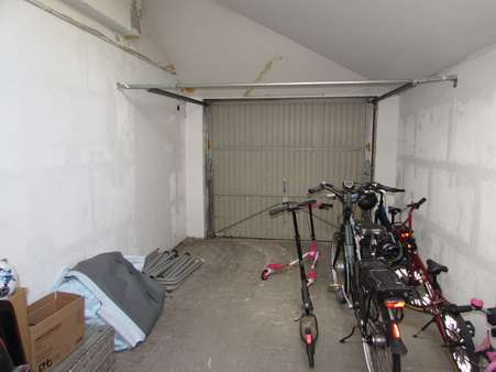 Blick in die Garage Blick in die Garage - Doppelhaushälfte in 29683 Bad Fallingbostel mit 92m² kaufen