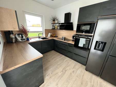 offenen und modernen Küche. - Einfamilienhaus in 31157 Sarstedt mit 142m² kaufen