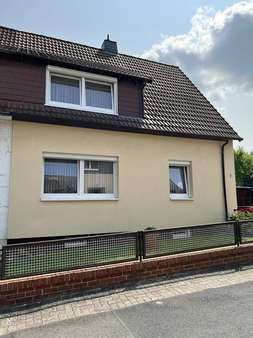 Frontansicht - Doppelhaushälfte in 31073 Delligsen mit 118m² kaufen
