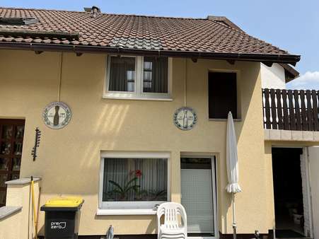 Seitenansicht - Doppelhaushälfte in 31073 Delligsen mit 118m² kaufen