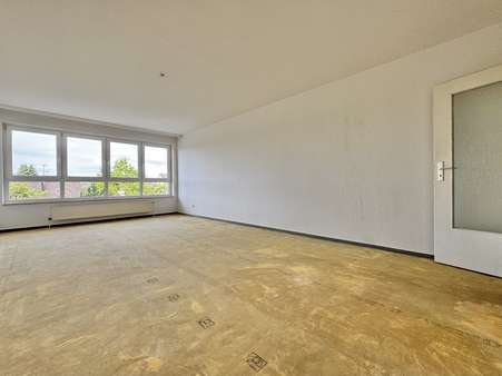 Großes Wohnzimmer - Etagenwohnung in 31141 Hildesheim mit 65m² kaufen