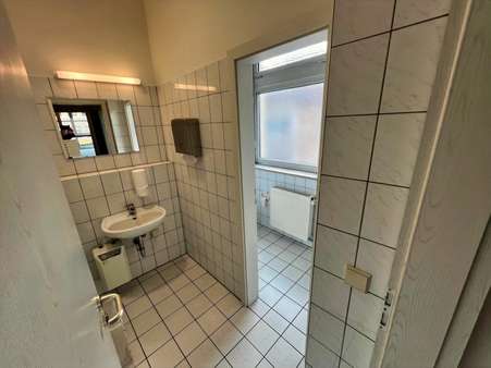 Damen-WC - Büro in 31134 Hildesheim mit 309m² mieten