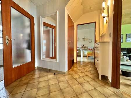 Einladender Eingangsbereich... Einladender Eingangsbereich... - Einfamilienhaus in 31185 Söhlde mit 149m² kaufen