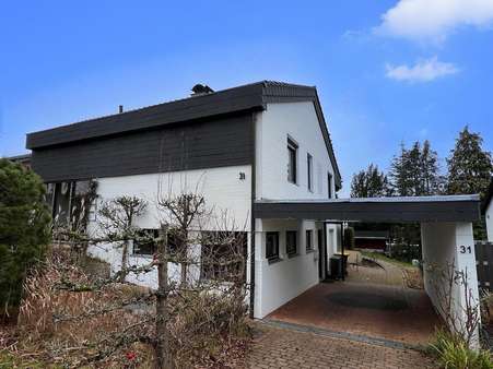 Straßenansicht des Hauses - Einfamilienhaus in 31199 Diekholzen mit 147m² kaufen