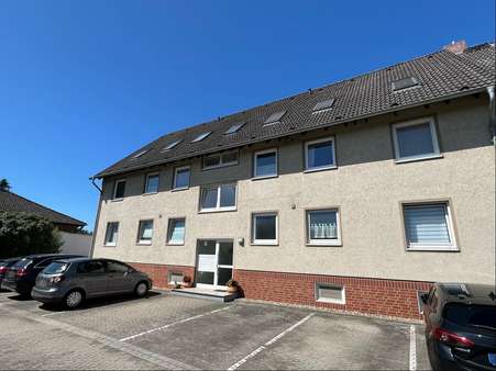 Straßenansicht Straßenansicht - Dachgeschosswohnung in 31226 Peine mit 67m² kaufen