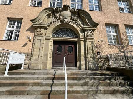 Treppe ins ehemalige Lyzeum Treppe ins ehemalige Lyzeum - Etagenwohnung in 31224 Peine mit 50m² kaufen