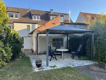 Blick auf die Terrasse Blick auf die Terrasse - Doppelhaushälfte in 31137 Hildesheim mit 200m² kaufen