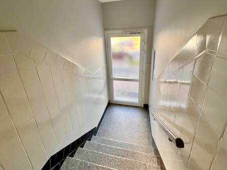 Treppenhaus ... Treppenhaus ... - Erdgeschosswohnung in 31134 Hildesheim mit 55m² kaufen