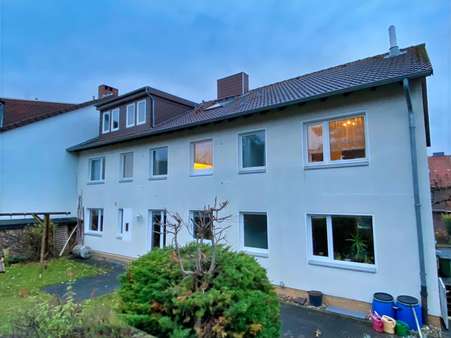 Rückseite des Hauses - Etagenwohnung in 31137 Hildesheim mit 180m² günstig kaufen