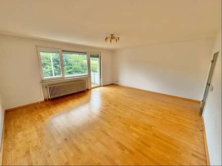 Großzügiges Wohnzimmer - Etagenwohnung in 31137 Hildesheim mit 63m² kaufen