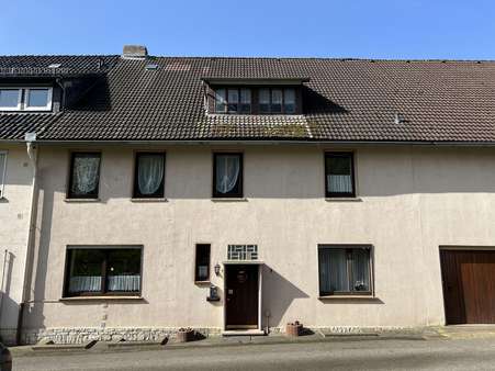 Frontansicht - Doppelhaushälfte in 31084 Freden mit 140m² kaufen
