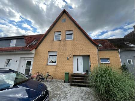 Eingang Haupthaus Eingang Haupthaus - Mehrfamilienhaus in 31224 Peine mit 319m² als Kapitalanlage kaufen