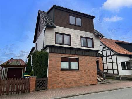Front-/Seitenansicht - Einfamilienhaus in 31061 Alfeld mit 256m² kaufen