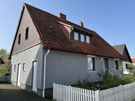 Front-/Seitenansicht - Einfamilienhaus in 31167 Bockenem mit 140m² kaufen