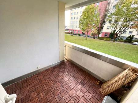 Sonniger Balkonbereich - Erdgeschosswohnung in 31157 Sarstedt mit 91m² kaufen