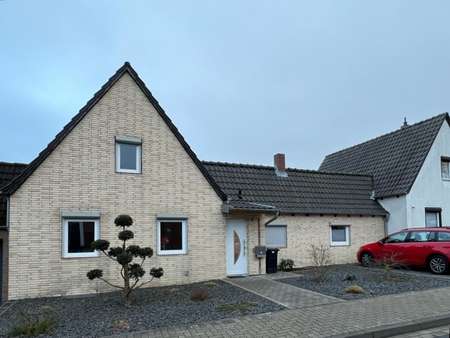 Straßenansicht - Reihenmittelhaus in 38259 Salzgitter mit 117m² kaufen