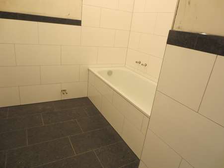 Bad mit Wanne Bad mit Wanne - Etagenwohnung in 31134 Hildesheim mit 121m² mieten