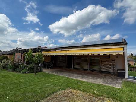 Terrasse mit Markise - Einfamilienhaus in 31162 Bad Salzdetfurth mit 150m² kaufen