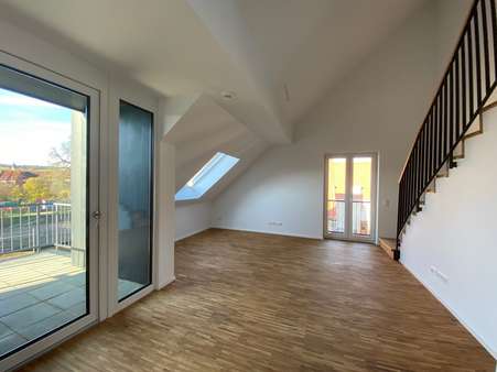 Blick in den Wohnbereich - Penthouse-Wohnung in 31134 Hildesheim mit 96m² günstig kaufen