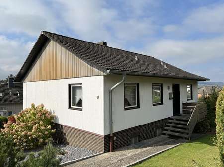 Front-/Seitenansicht - Einfamilienhaus in 31061 Alfeld mit 95m² kaufen