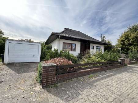 Straßenansicht Straßenansicht - Fertighaus in 31226 Peine mit 102m² kaufen