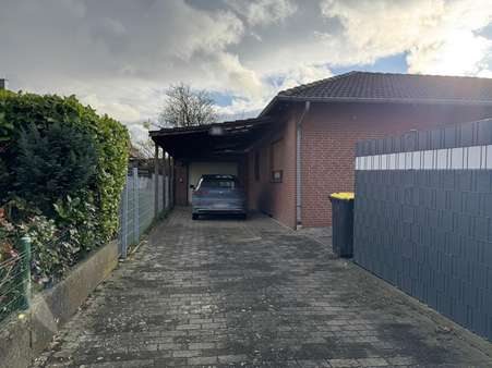 Einfahrt zur Garage Einfahrt zur Garage - Bungalow in 31185 Söhlde mit 102m² kaufen