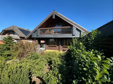 Haus mit kleinem Garten