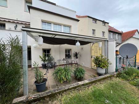 Überdachte Terrasse - Reihenendhaus in 31137 Hildesheim mit 177m² kaufen