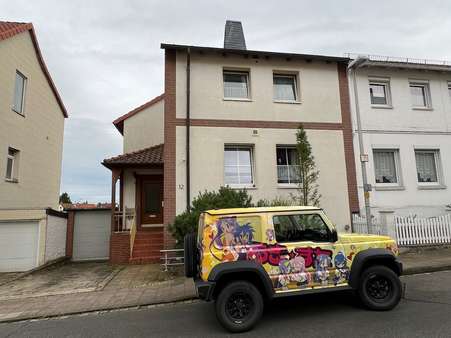 Frontansicht Straße - Reihenendhaus in 31137 Hildesheim mit 177m² kaufen
