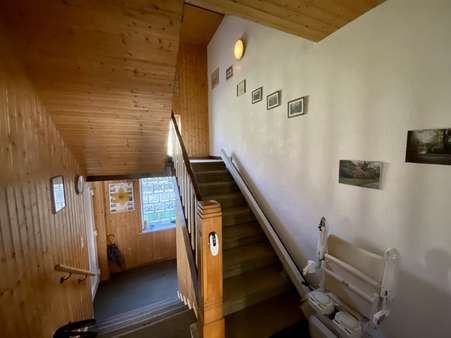Treppenhaus im EG - Einfamilienhaus in 31162 Bad Salzdetfurth mit 154m² günstig kaufen