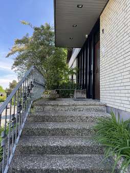 Hauseingang - Zweifamilienhaus in 31139 Hildesheim mit 358m² kaufen