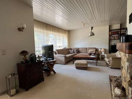 Blick in den Wohnbereich - Einfamilienhaus in 31141 Hildesheim mit 227m² kaufen