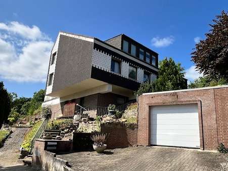 Straßenansicht - Zweifamilienhaus in 31028 Gronau mit 181m² kaufen