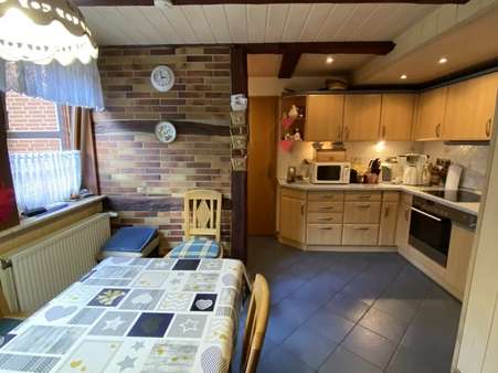 Gemütliche Wohnküche.. - Zweifamilienhaus in 31191 Algermissen mit 270m² günstig kaufen