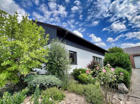 Seitenansicht Seitenansicht - Einfamilienhaus in 31139 Hildesheim mit 175m² kaufen