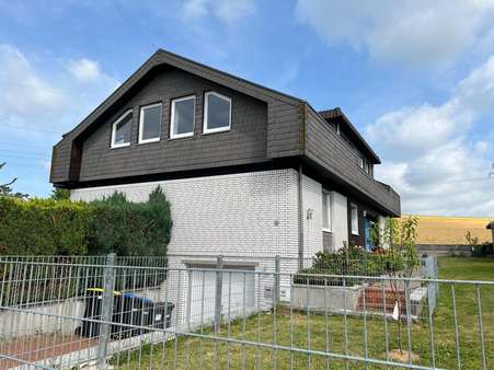Front/Seitenansicht - Zweifamilienhaus in 31073 Delligsen mit 265m² kaufen