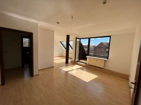 Sehr helles Wohnzimmer - Etagenwohnung in 31137 Hildesheim mit 67m² kaufen