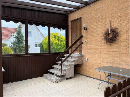 überdachte Terrasse - Einfamilienhaus in 31089 Duingen mit 116m² kaufen