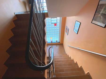 Treppenhaus - Erdgeschosswohnung in 38315 Schladen mit 52m² günstig kaufen