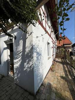 seitliche Terrasse - Reihenendhaus in 31061 Alfeld mit 102m² kaufen