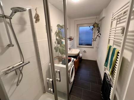 Bad mit Dusche - Etagenwohnung in 31135 Hildesheim mit 87m² kaufen