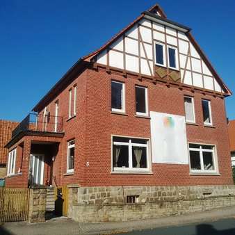 Straßenansicht/Eingangsbereich Straßenansicht/Eingangsbereich - Einfamilienhaus in 31185 Söhlde mit 270m² kaufen
