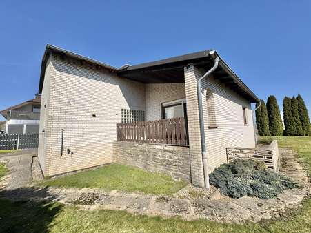 Seitenansicht - Bungalow in 31185 Söhlde mit 131m² kaufen