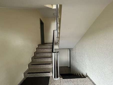 Treppenhaus - Etagenwohnung in 31135 Hildesheim mit 81m² kaufen