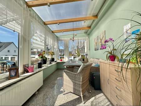 ...Zugang zum Wintergarten... - Zweifamilienhaus in 31135 Hildesheim mit 239m² kaufen