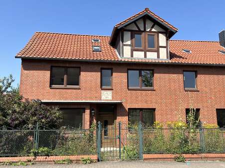Straßenansicht Haus 1 Straßenansicht Haus 1 - Mehrfamilienhaus in 31177 Harsum mit 400m² als Kapitalanlage kaufen
