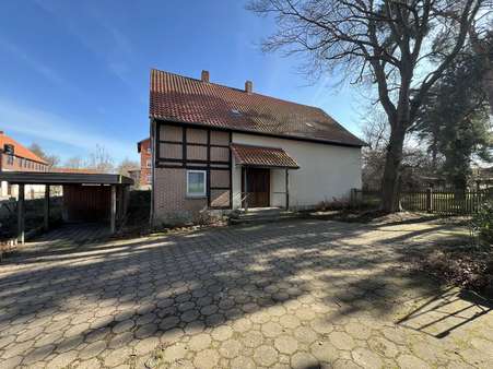 Gemeindehaus mit Carport Gemeindehaus mit Carport - Sonstige in 31028 Gronau mit 234m² kaufen