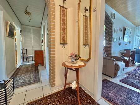 Einladender Flur mit... - Etagenwohnung in 31141 Hildesheim mit 93m² kaufen