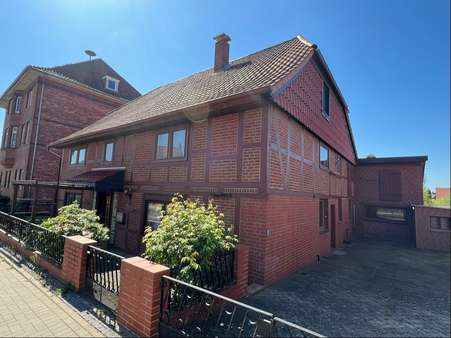 Straßenansicht - Einfamilienhaus in 31246 Ilsede mit 180m² kaufen